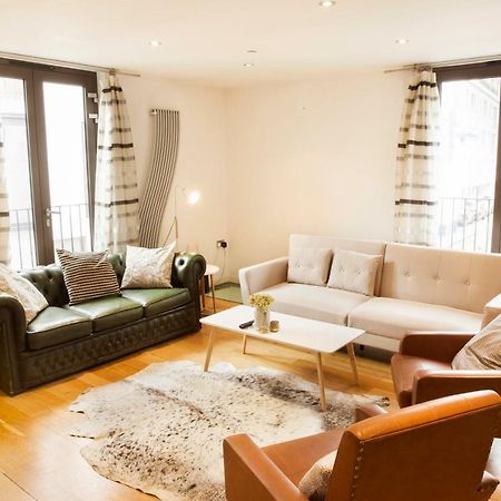 لندن The Holborn Lights - Modern 3Bdr Home With Rooftop Terrace & Garage المظهر الخارجي الصورة