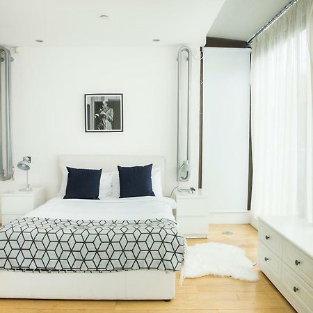 لندن The Holborn Lights - Modern 3Bdr Home With Rooftop Terrace & Garage المظهر الخارجي الصورة