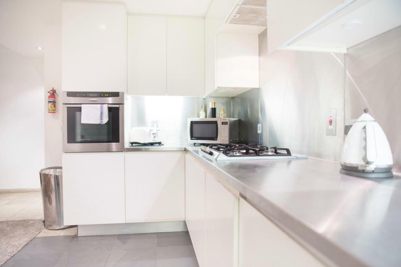 لندن The Holborn Lights - Modern 3Bdr Home With Rooftop Terrace & Garage المظهر الخارجي الصورة