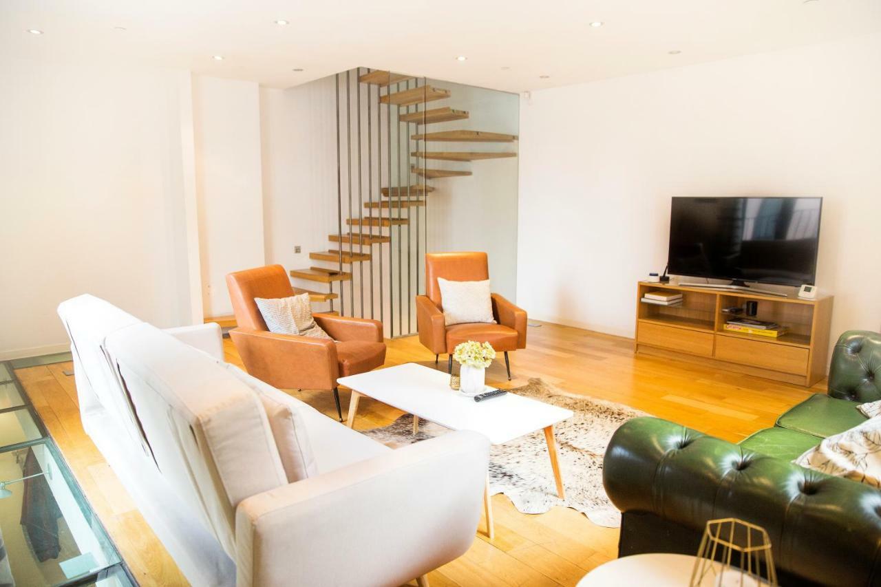 لندن The Holborn Lights - Modern 3Bdr Home With Rooftop Terrace & Garage المظهر الخارجي الصورة