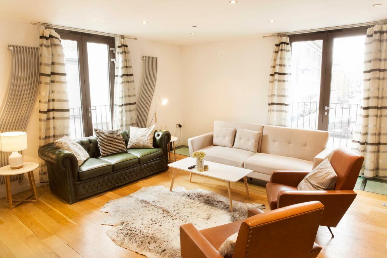 لندن The Holborn Lights - Modern 3Bdr Home With Rooftop Terrace & Garage المظهر الخارجي الصورة