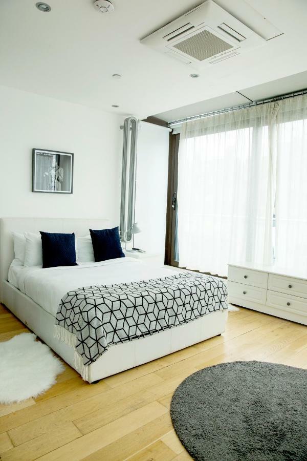 لندن The Holborn Lights - Modern 3Bdr Home With Rooftop Terrace & Garage المظهر الخارجي الصورة